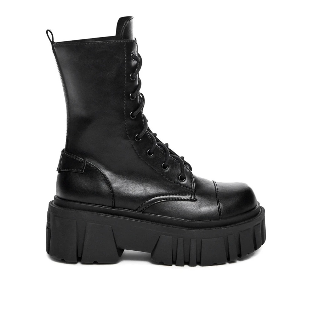 Current Mood Everyone’s A Critic Combat Boots  Sz 9 Dolls Kill